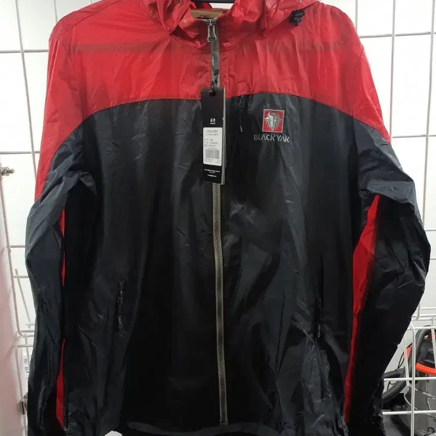 [BUNJANG] Blackyak Windbreaker Jacket Red/Black Size 100 / 블랙야크 바람막이 자켓 레드/블랙 새상품 100사이즈 팝니다