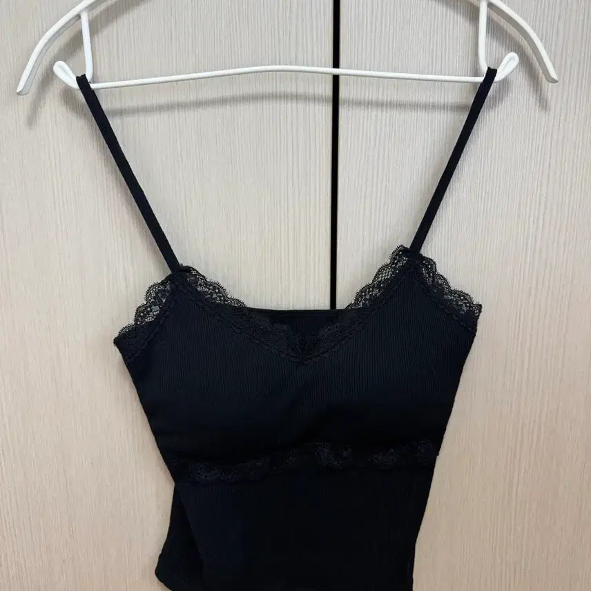 [BUNJANG] Lace Strap Camisole (Built-in Cups) / 레이스 끈 나시 (캡내장)