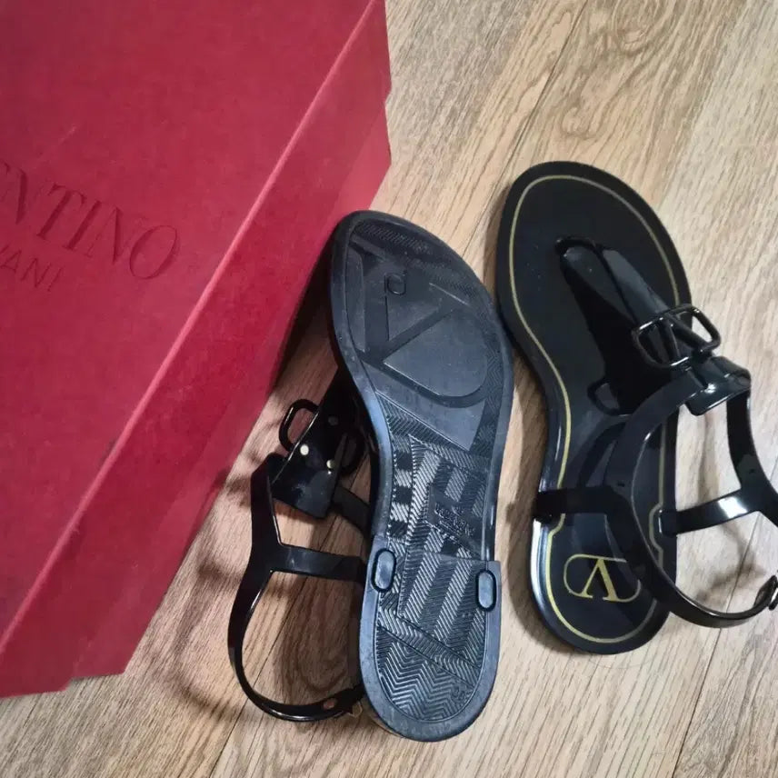 [BUNJANG] Valentino Black PVC Slides Sandals Size 38 / (정품) 발렌티노 샌들 (38)