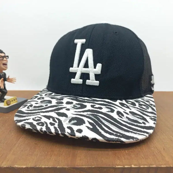 [BUNJANG] MLB LA Dodgers Leopard Mesh Cap Baseball Cap / MLB LA다저스 레오파드 메쉬캡 야구모자 호피 볼캡 화이트 블랙