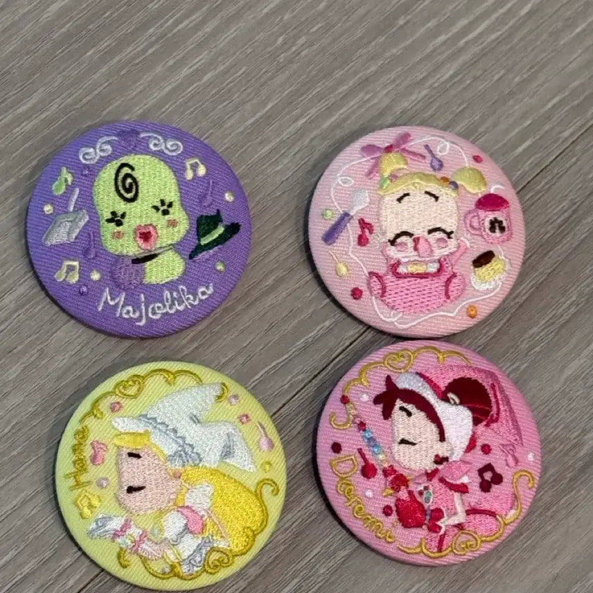 [BUNJANG] Ojamajo Doremi Witchling Majolica Embroidered Badge / 오자마녀 도레미 꼬마마법사 레미 랜덤 자수뱃지 하나 마조리카