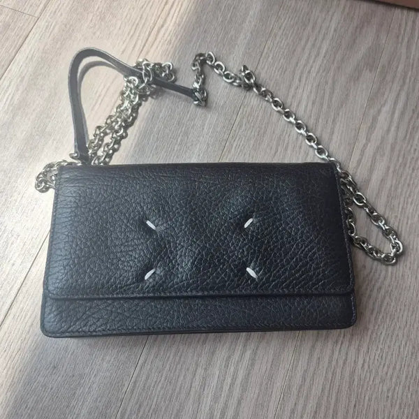 [BUNJANG] Maison Black Leather Shoulder Bag with Gold Chain Strap / Maison 블랙