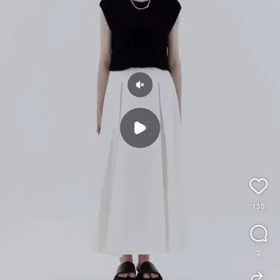 [BUNJANG] Trimingbird Bouclé Knit Sleeveless Black / 트리밍버드 부클 니트 슬리브리스 블랙