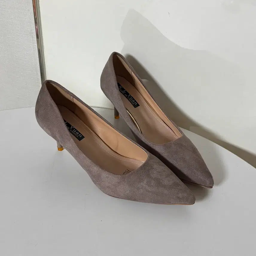 [BUNJANG] Beige Suede Pumps 6cm Heel Shoes - Size 235 / @새상품 235사이즈 6cm 베이지 스웨이드 펌프스 힐 구두