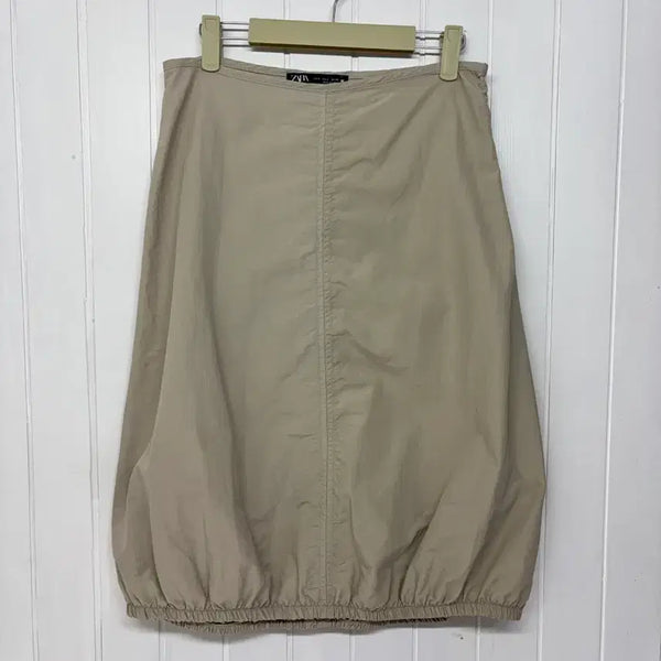 [BUNJANG] Zara Gorpcore Balloon Midi Skirt Beige Size S (27-inch Waist) / 자라 고프코어 바스락 벌룬 미디스커트 27인치 ㅡ0805