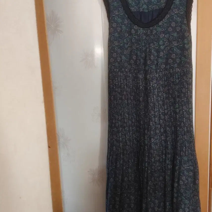 [BUNJANG] Thursday Island Size S Women's Blouse / 써스데이아일랜드