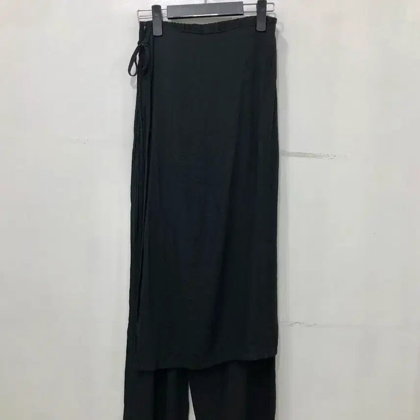 [BUNJANG] Black Wrap Skirt Pants Set / 검정색 랩 스커트 바지 세트