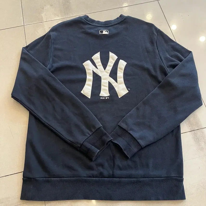 [BUNJANG] MLB New York Yankees Big Logo Sweatshirt L/100 / MLB 뉴욕양키스 빅로고 스웨트셔츠 L/100
