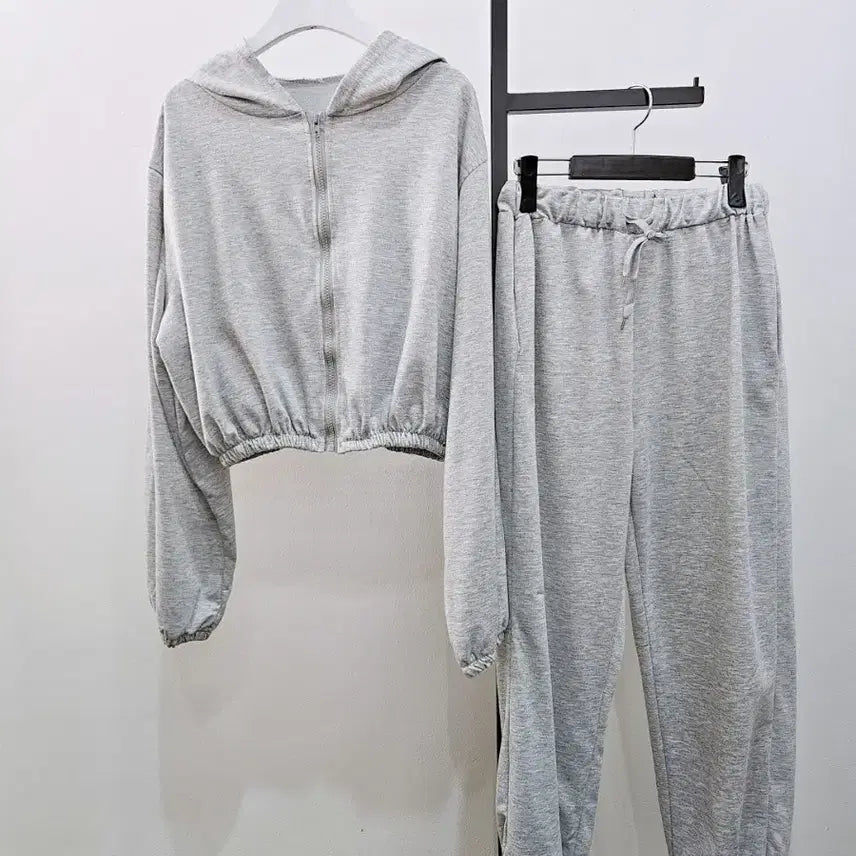 [BUNJANG] Lightweight Training Set with Zip-Up Hoodie and Pants / 새제품 트레이닝복세트