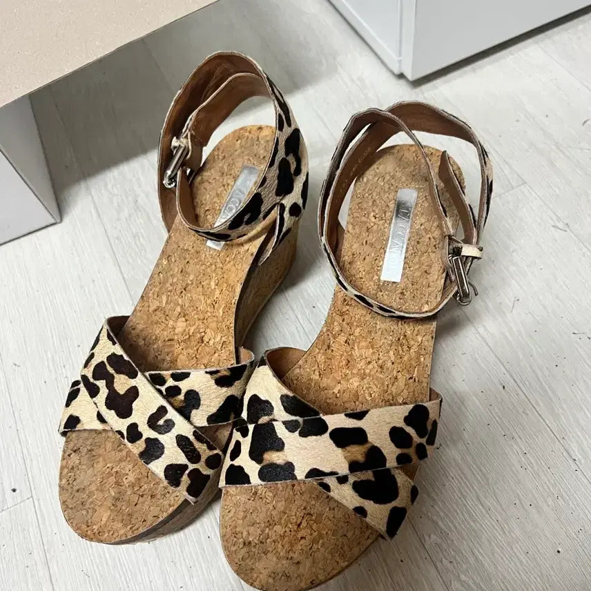 [BUNJANG] Staccato Women's Leopard Print Calf Hair Platform Sandals (Size 240) / 스타카토 여성 호피 샌들 240