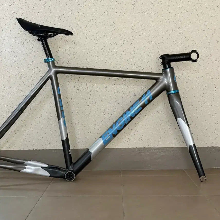 [BUNJANG] Engine11 Crit-D Gunmetal Frame Set (Seat Post Not Included) / 엔진11크릿디 건메탈 프셋팝니다 안장셋미포입니다