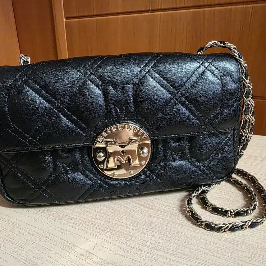 [BUNJANG] Metrociti Quilting Chain Bag Black / 메트로시티 퀼팅 체인백 블랙