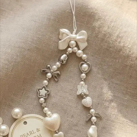 [BUNJANG] White Ribbon Beaded Phone Strap with Charm / 키링 화이트 리본 비즈 폰 스트랩 +호환용 케이스(1개)+케이스 랜야드
