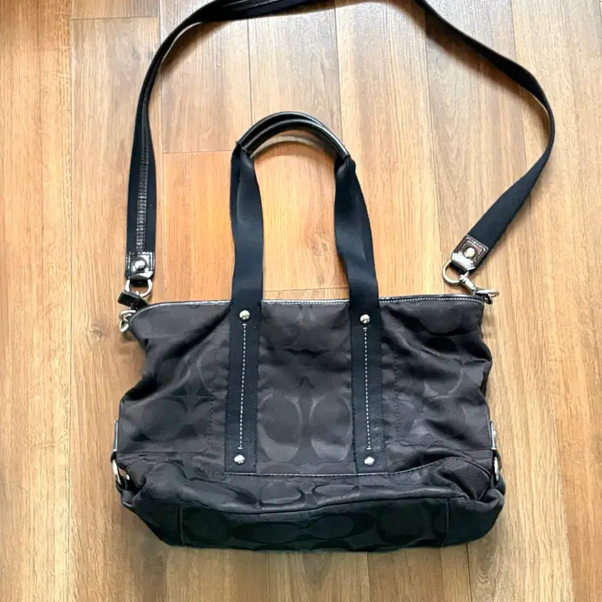 [BUNJANG] Coach Signature Shoulder Bag Black / 코치 시그니처 숄더백 블랙