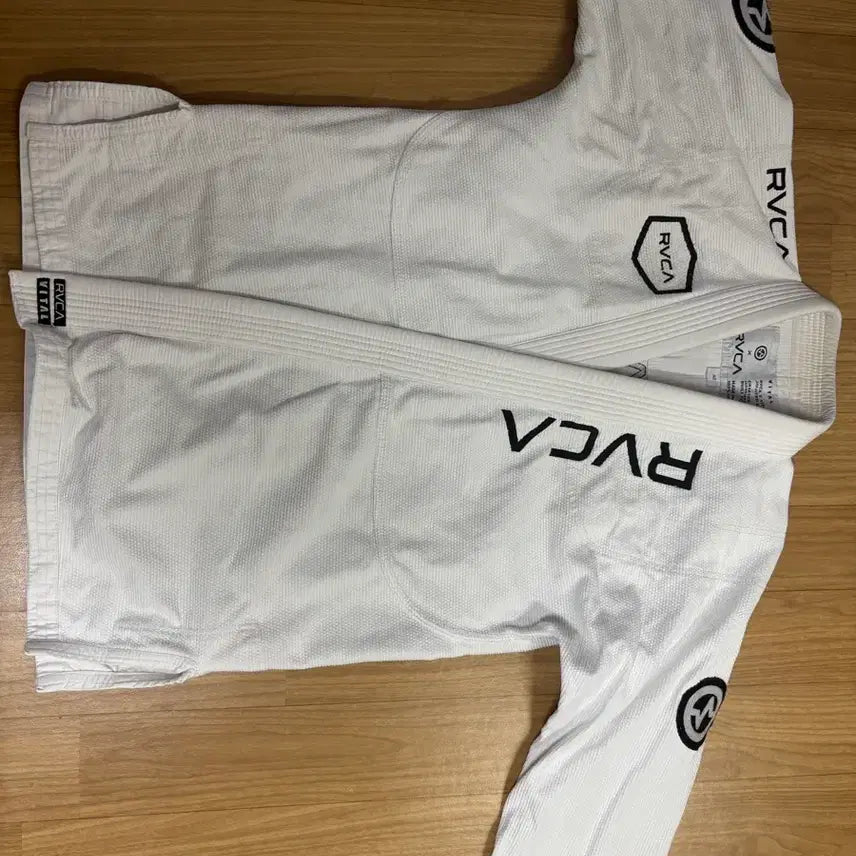 [BUNJANG] RVCA x Vital Jiu-Jitsu Gi A2 / 한정판 바이탈 루카 콜라보 주짓수 도복 a2 팔아요