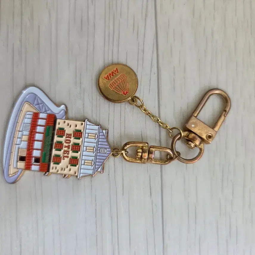 [BUNJANG] Wes Anderson Exhibition Vintage Metal Keyring / 웨스 앤더슨 전시1 굿즈 빈티지 금속 키링