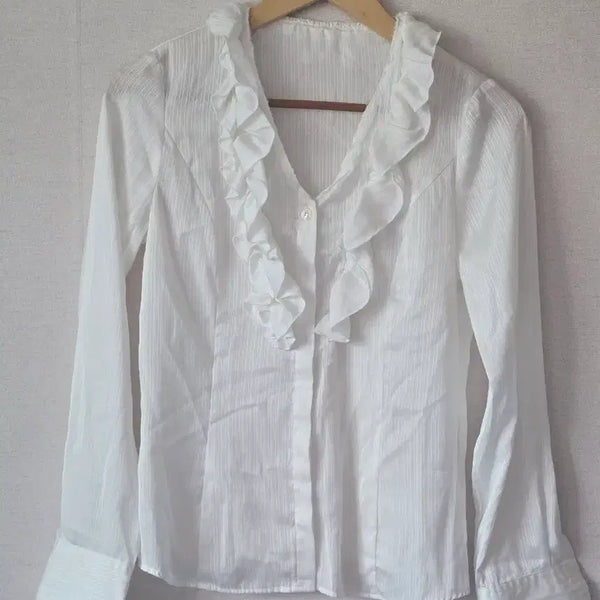 [BUNJANG] Gothic Chic White Frill Shirt / 긱시크 공겜여주 화이트 프릴 셔츠