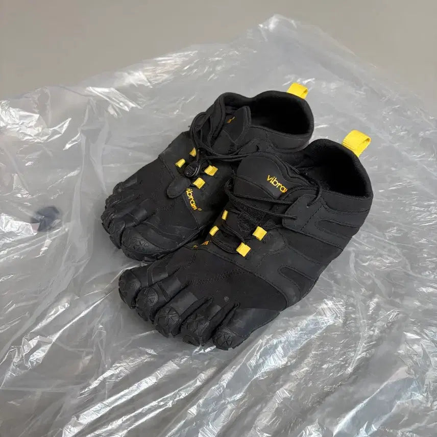 [BUNJANG] Vibram FiveFingers Black Yellow Hiking Shoes / 비브람 파이브핑거스 블랙 옐로우
