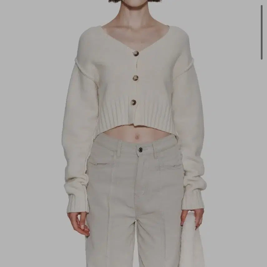 [BUNJANG] Matin Kim Stitch Point Cropped Cardigan Ivory / 마뗑킴 마뗑 스티치 포인트 크롭 가디건 Free _ 여성