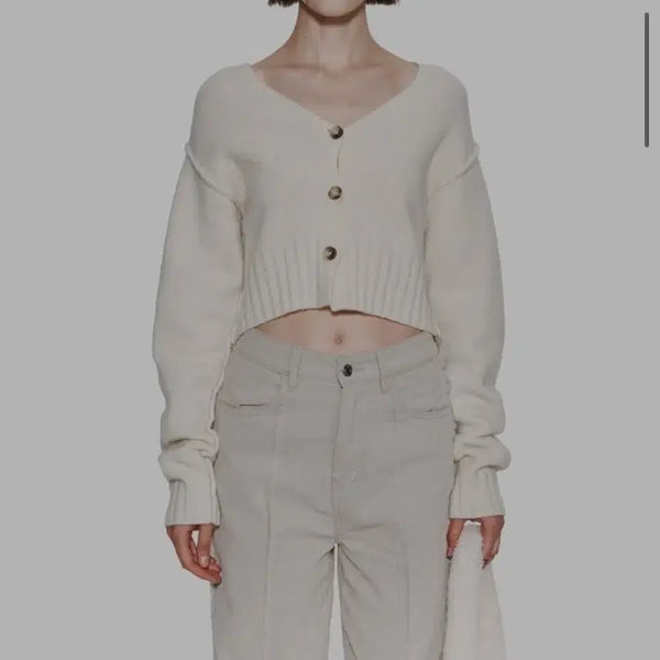 [BUNJANG] Matin Kim Stitch Point Cropped Cardigan Ivory / 마뗑킴 마뗑 스티치 포인트 크롭 가디건 Free _ 여성