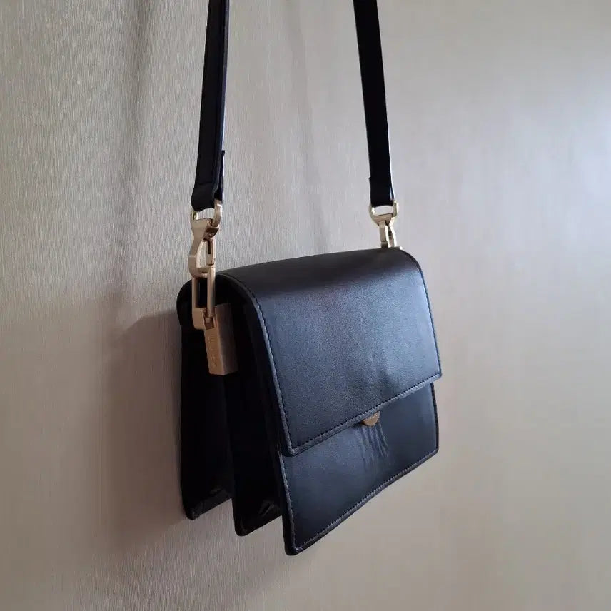 [BUNJANG] HOZE Genuine Leather Crossbody Bag / HOZE 호제 소가죽 크로스백