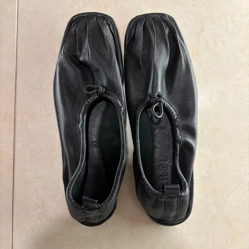 [BUNJANG] Hereu Black Flat Shoes Size 38 / [헤레우] 블랙 플랫 슈즈 38