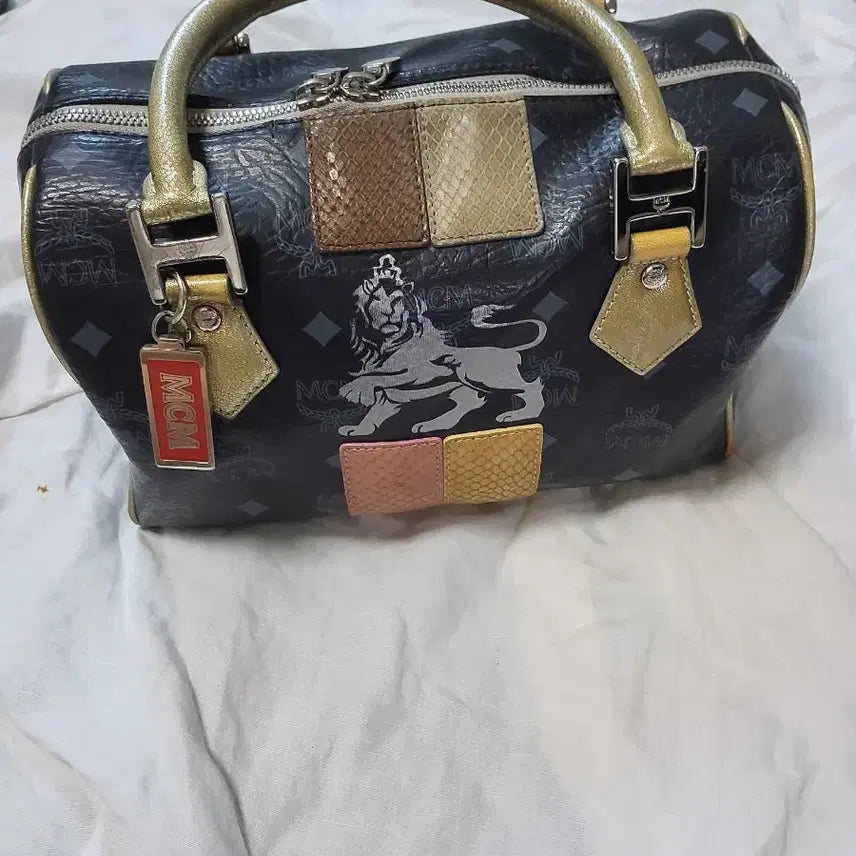 [BUNJANG] MCM Lion Pattern Shoulder Bag / 엠씨엠 가방 성주택 있어요