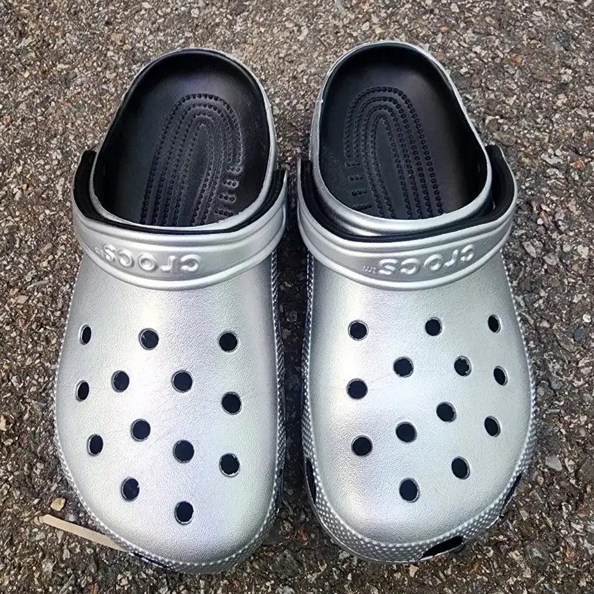 [BUNJANG] Crocs Silver M7W9 / 크록스 실버 m7w9