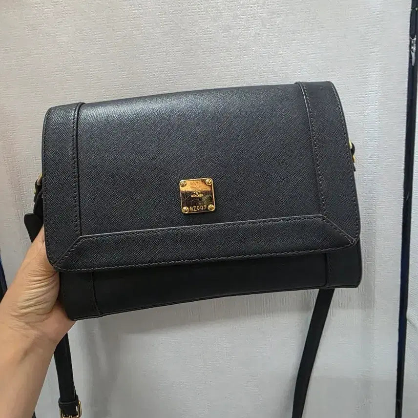 [BUNJANG] MCM Saffiano Leather Crossbody Bag Black / 엠씨엠크로스백