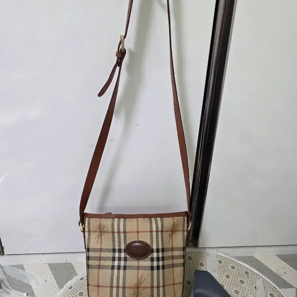 [BUNJANG] Burberry Check Bucket Bag Crossbody Bag / 버버리 체크 버킷백 크로스백  정품