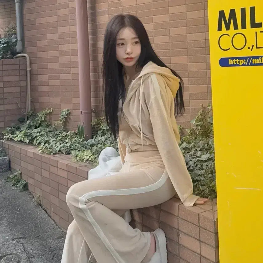 [BUNJANG] Kinda My Velour Training Set-up (Beige, Free Size) / 카인다미 벨로아 트레이닝 셋업