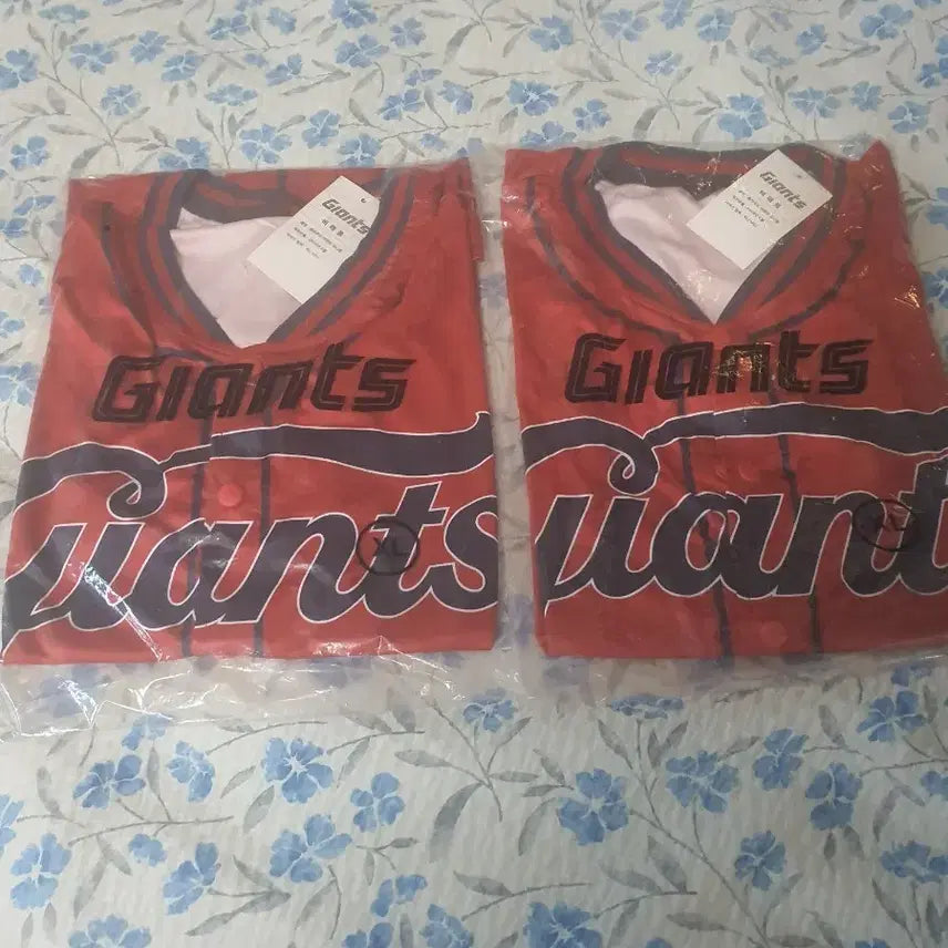 [BUNJANG] Lotte Giants Uniforms (Size 105) - Sealed Bundle Set of 2 / 롯데자이언츠 유니폼 105사이즈 미개봉새상품 2개일괄판매