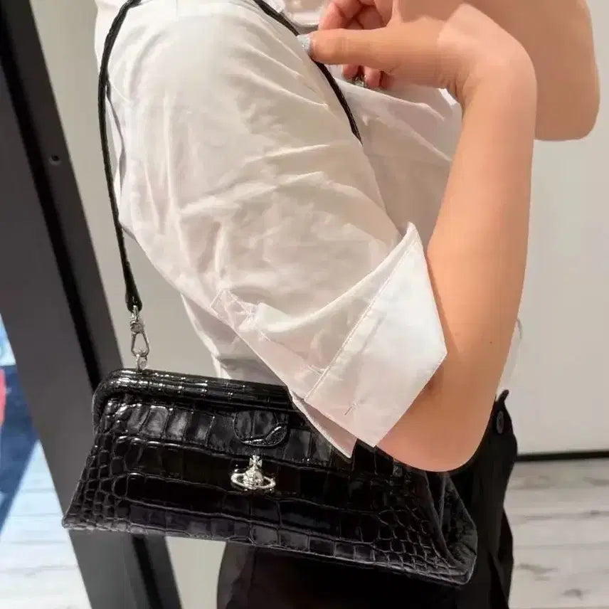 [BUNJANG] Vivienne Westwood Mini Shoulder Bag Crocodile Embossed Leather Tote / 비비안웨스트우드 여성숄더백 미니사이즈 악어무늬가죽 토트백