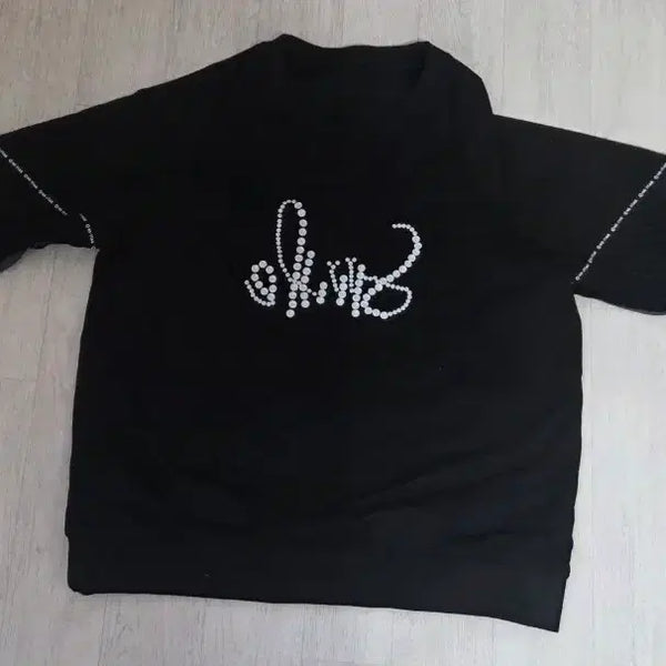 [BUNJANG] Black Sequin Sheer Sleeve Sweatshirt / 블랙 스팽글 시스루 소매 맨투맨