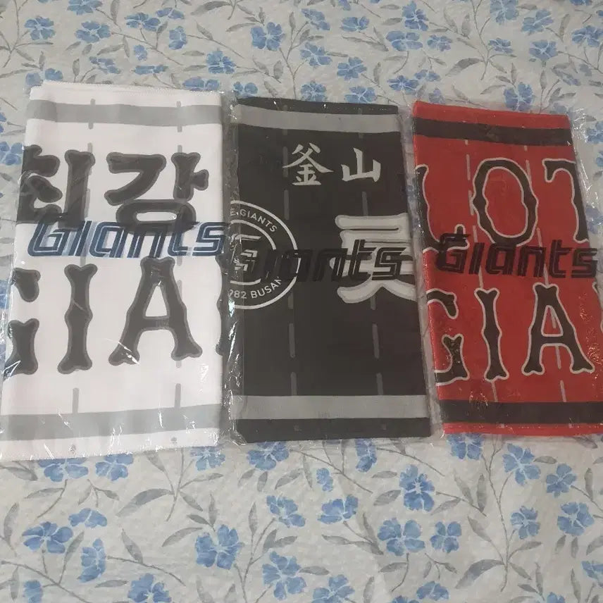 [BUNJANG] Lotte Giants Support Towel Bundle Set (3 Types) / 롯데자이언츠 응원타올3  미개봉상품 일괄판매