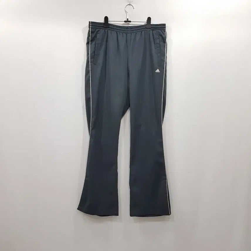 [BUNJANG] Adidas Embroidered Logo Unisex Bootcut Track Pants M / R304 아디다스 자수로고 젠더리스 부츠컷 추리닝 트레이닝 바지 남M