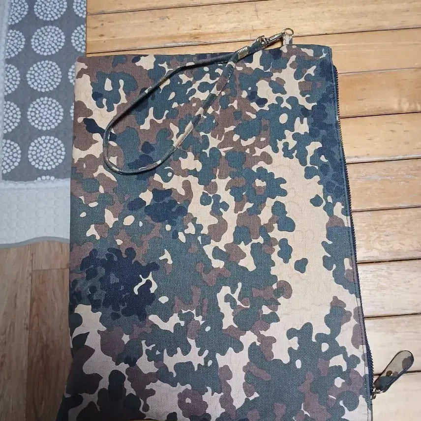 [BUNJANG] Camouflage Clutch Bag with Wrist Strap / 카무플라쥬 클러치백