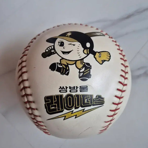 [BUNJANG] Hanhwa Eagles Commemorative Autographed Baseball (Multiple Signatures) / 쌍방울 레이더스 기념 사인볼(멀티 사인) 판매