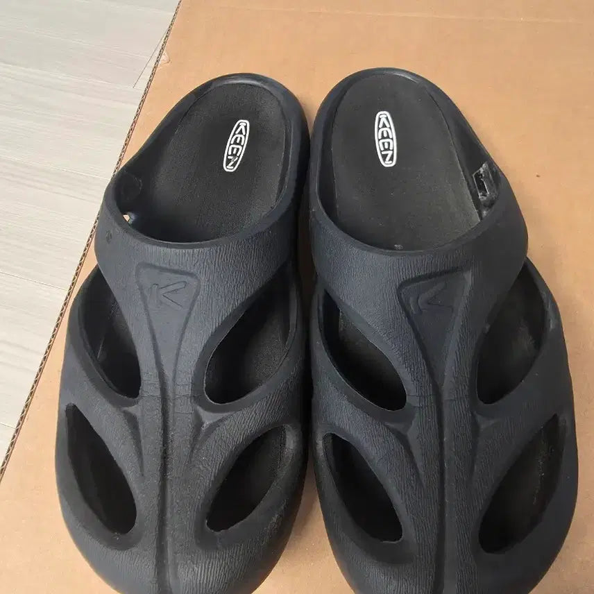 [BUNJANG] Kinn Shanti Sandals Black Size 280 / 킨 샨티 슬리퍼 블랙 280사이즈