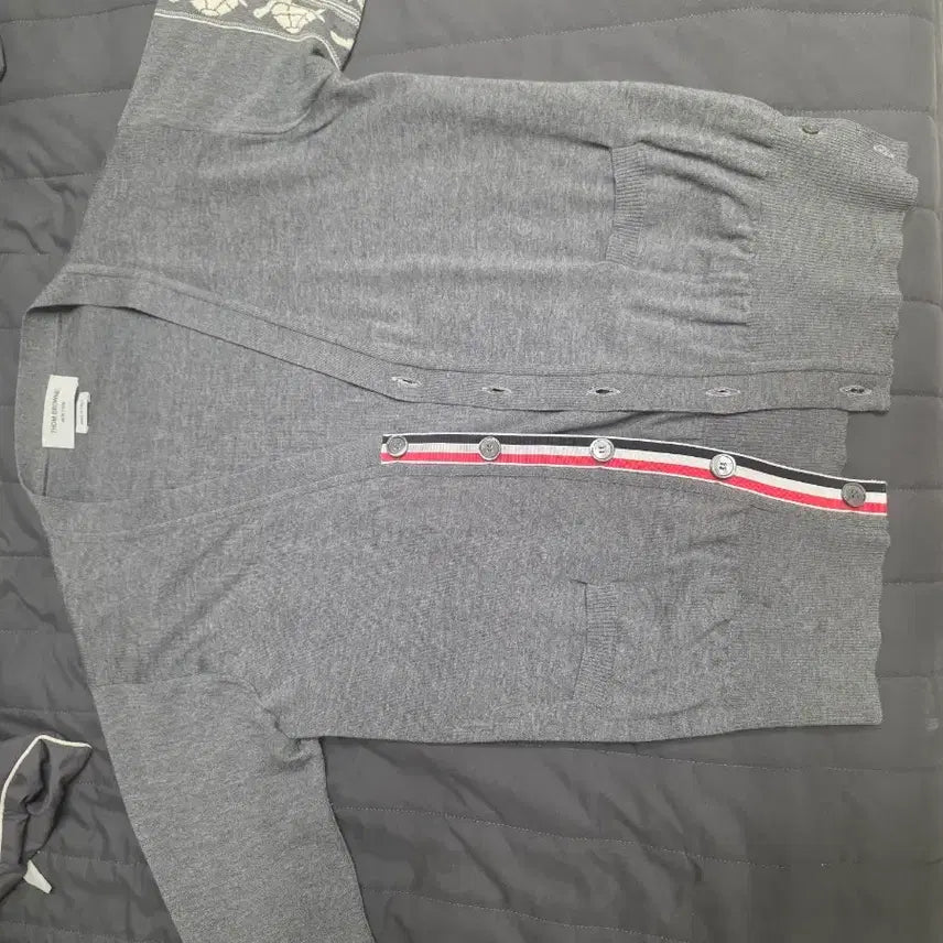 [BUNJANG] Thom Browne Dolphin Pattern Cardigan - Grey / 톰브라운 가디건 그레이 돌고래 패턴