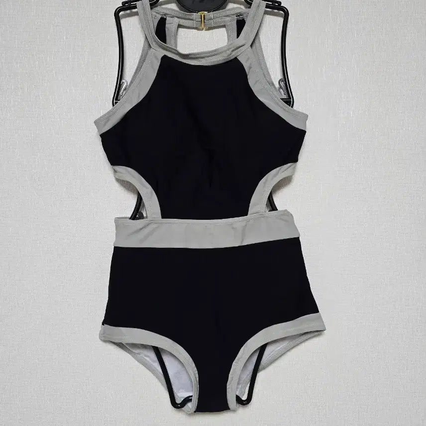 [BUNJANG] Cut-Out Monokini Swimsuit (Free Size) / 컷아웃 원피스 모노키니  수영복 F ㅅㅐ상품