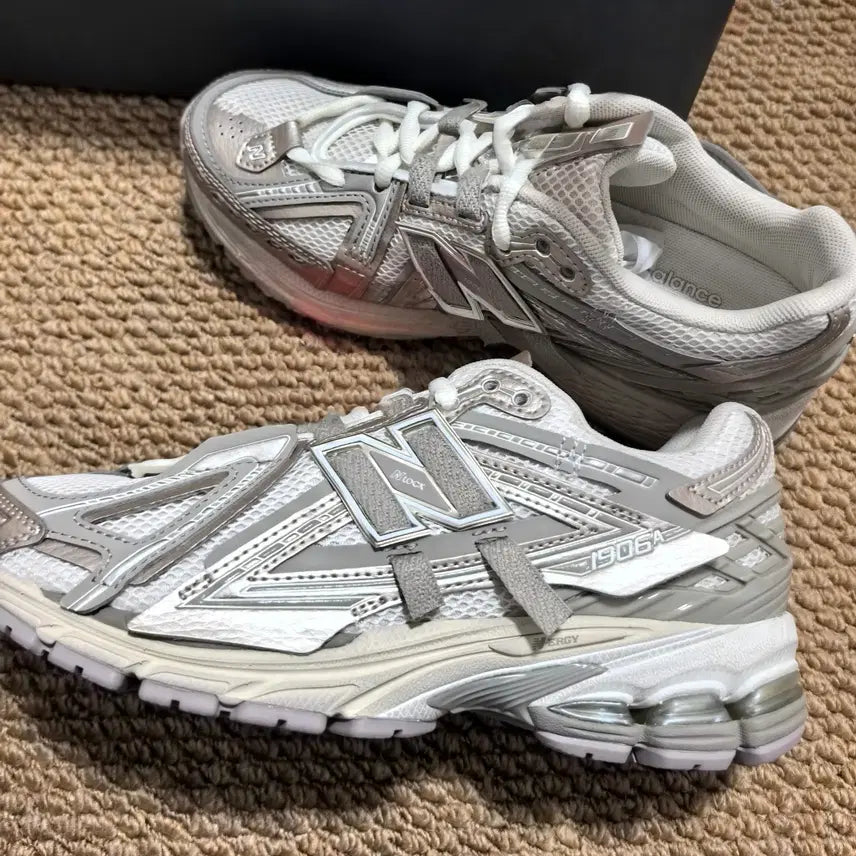 [BUNJANG] New Balance 1906A Silver Beige Mesh Unisex Retro Sneakers / 뉴발란스 1906A 실버베이지 메쉬 남녀공용 복고 스니커즈 통기성 좋은 데일리 운동화