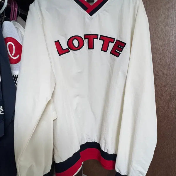 [BUNJANG] Lotte Old Windbreaker / 롯데 올드 바람막이