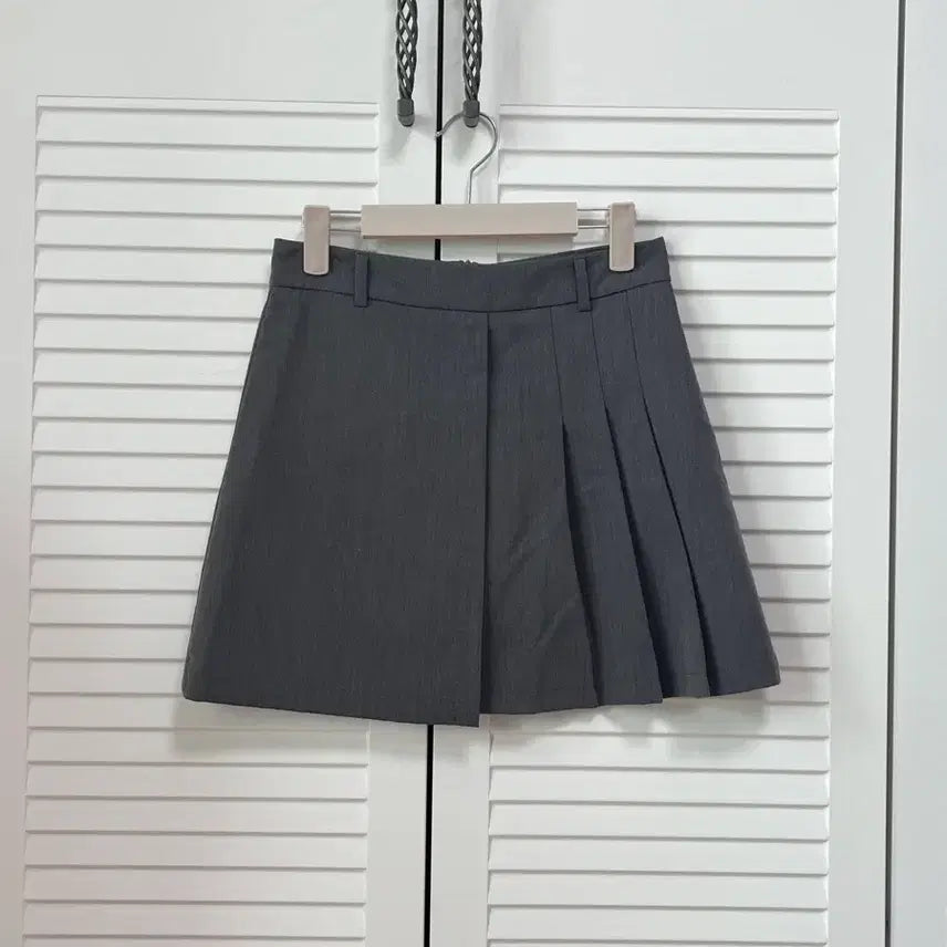 [BUNJANG] Charcoal Pleated Mini Skirt M / 에이블리 차콜 플리츠 스커트_M_실착 3회 미만