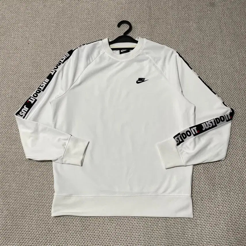[BUNJANG] Nike Side Logo Performance Sweatshirt L / L 나이키 사이드 로고 기능성 맨투맨 B.7457