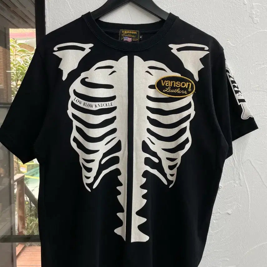 [BUNJANG] Vasnon Leather x Low Blow Knuckle Bone T-Shirt / 밴슨 레더 X 로우블로우 너클 본 티셔츠
