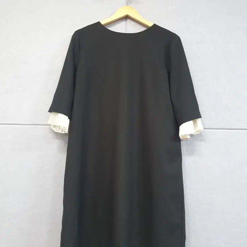 [BUNJANG] #ing.A Black Pleated Sleeve Dress / #ing.A 블랙 플리츠 소매 원피스 66