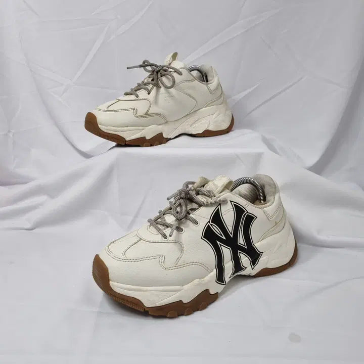 [BUNJANG] DooHa Vintage MLB New York Yankees Big Ball Chunky Embossed NY Sneakers / 두하빈티지 250 엠엘비 mlb 뉴욕양키스 빅볼청키 엠보 NY 스니커즈