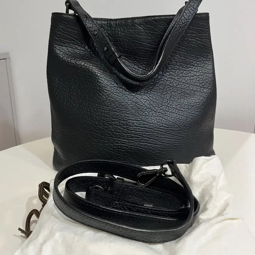 [BUNJANG] Geumkang Bruno Magli Leather Crossbody Bag / 금강제화 브루노말리 소가죽 가방 크로스백