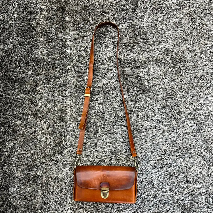 [BUNJANG] Genuine Leather Vintage Crossbody Bag / 통가죽 빈티지 크로스백